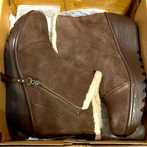 Skechers Side Zip Booties - Parallel - Off Hours Chocolate Size 10